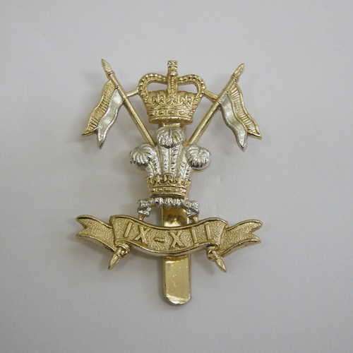 Great Britain 9th - 12th Lancers stay-brite cap badge with slide