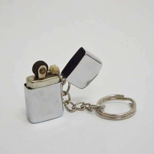 Vintage Zippo style keyring lighter - very small - not working