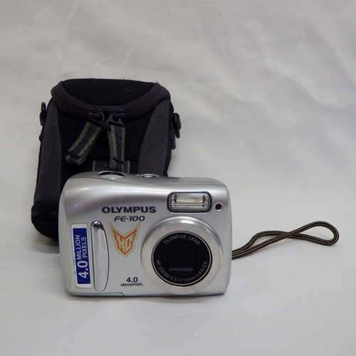 4 Mega pixel Olympus FE-100 digital camera in pouch
