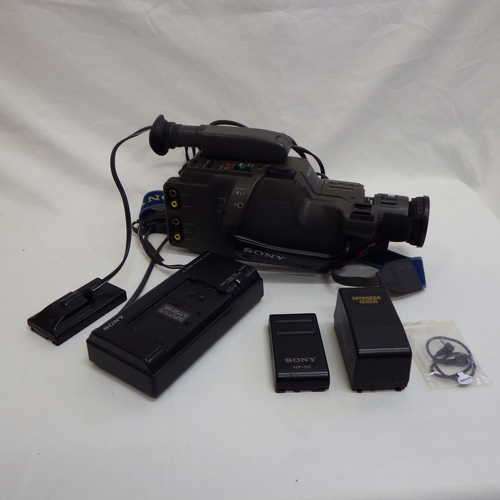 Sony Handycam video 8 movie camera with charger and 2 batteries ( not tested )