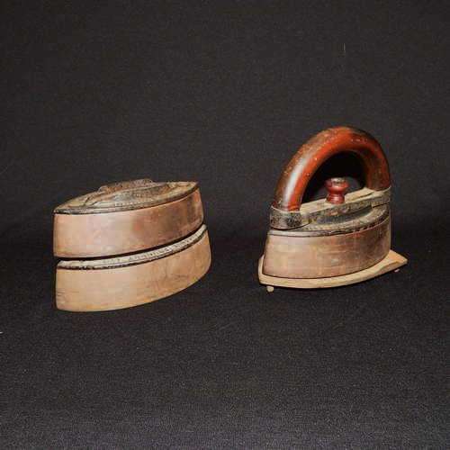 Phoenix Foundry antique ironing set