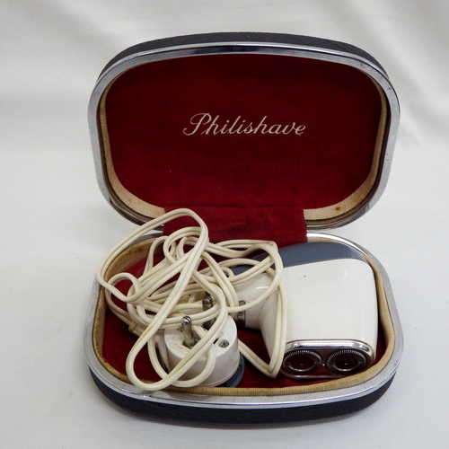 Vintage Philishave electrical shaver in original case