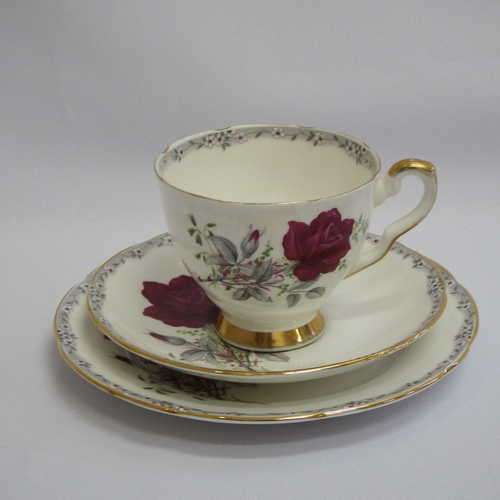 Royal Stafford "Roses to Remember" trio