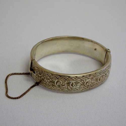 Antique Sterling Silver bangle with safety chain - wax filled - dated 1922 as per hallmark - 37.3 g
