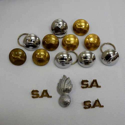 Lot of 15 SA military buttons and badges