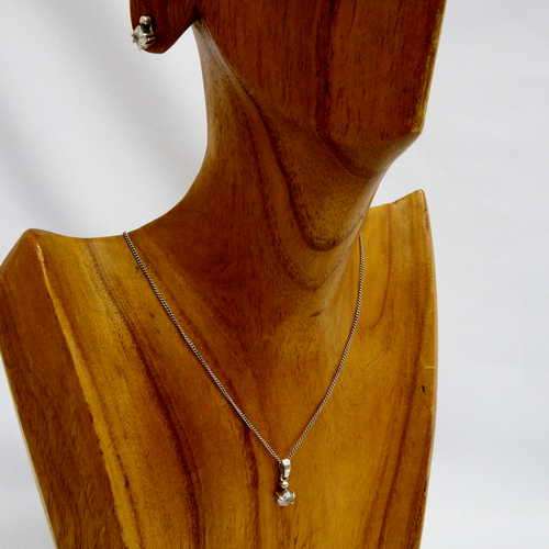 Sterling Silver necklace and earring set - Weighs : 7.9 g