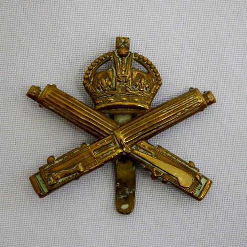 WW1 machine gun corps cap badge with slide