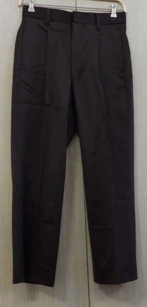 Brentwood New York mens pants - New - Size : 32 - Length : 99cm (small hole at back of pants)