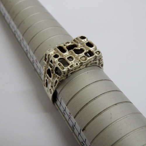 Silver mens ring - Weighs : 4.3g - Size : S 1/2