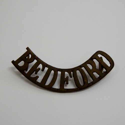 British Bedfordshire regiment shoulder title