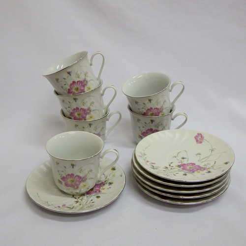 Set of 6 Lynns Fine China cups and saucers