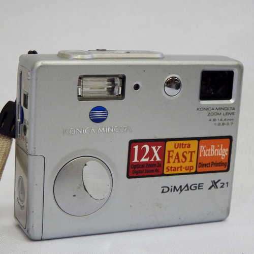 Konica Minolta Dimage X21 camera with 2GB memory card - Not tested