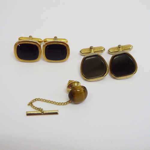 Lot of 2 pairs of cufflinks and tie pin