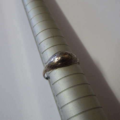 Vintage Sterling Silver ring - Weighs : 1 gram - Size : J 1/2