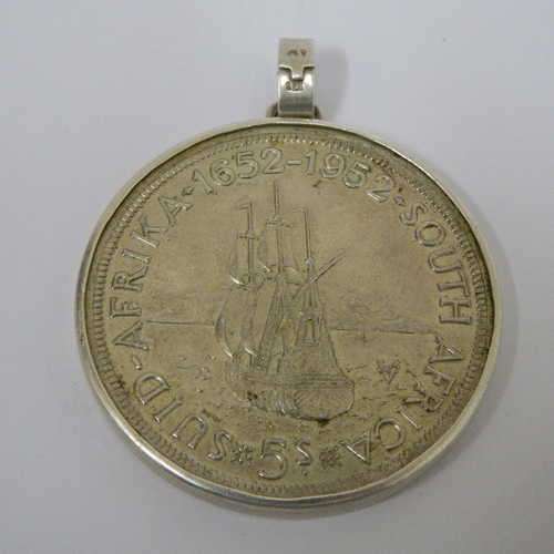 1652 - 1952 5 Shilling Silver pendant