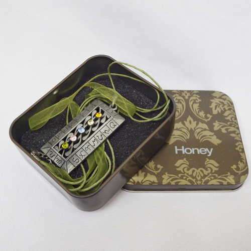 Honey necklace in original box