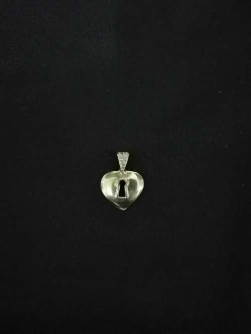 9ct gold heart locket pendant