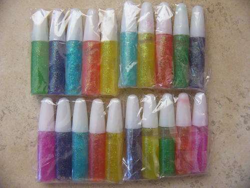 Glitter sticks in packs of 5 units.