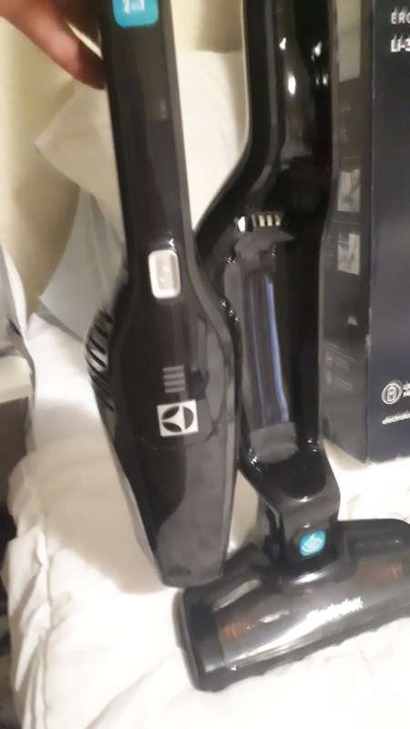 Vacuum Cleaner - 2 in one- Battery powered