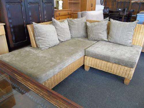 Cane day bed