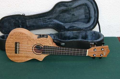 Tanglewood Union Series TU1 CE ukulele with pickup and case