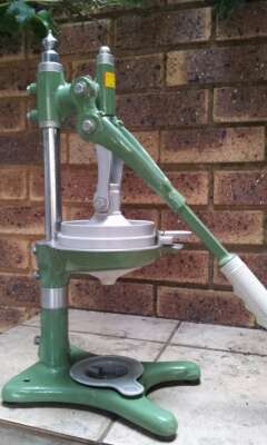 Manual Citrus Juice Extractor