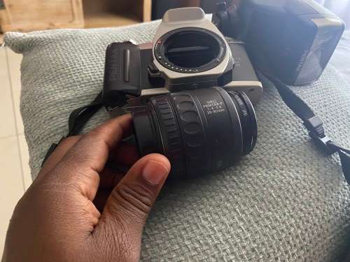 PENTAX MZ-50 (NOT TESTED/NOT SURE IF IT IS WORKING)