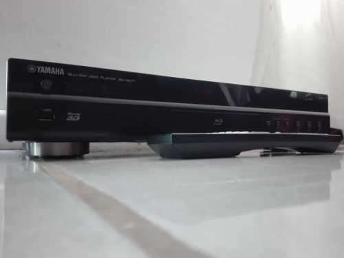 Yamaha bd s671 Blu-ray player + 10bd discs