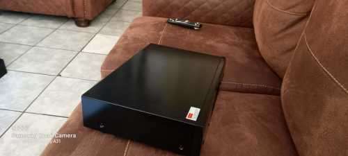 DENON DBT-1713UD 3D BLURAY PLAYER + 5 free blu ray movies (No remote)