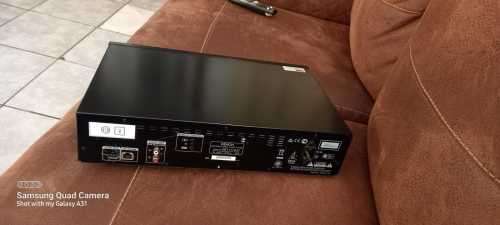 DENON DBT-1713UD 3D BLURAY PLAYER + 5 free blu ray movies (No remote)