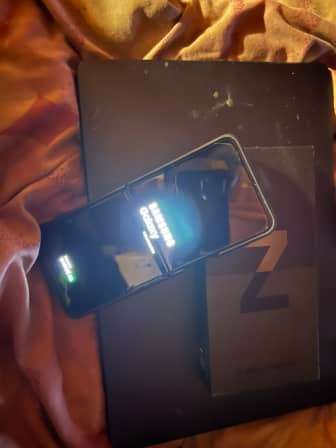 Samsung Z flip 3 dual SIM  (11 months old)