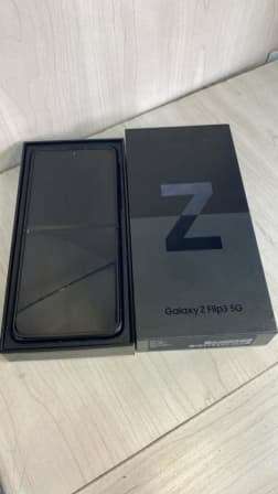 Samsung Z flip 3 DUAL SIM  (11 months old)