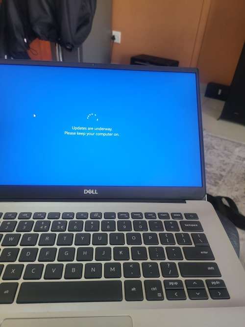Dell Inspiron 14 5490 8gb RAM 512ssd 10th Gen i7