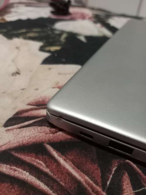 Powerfull Huawei D15 i3 256gb ssd laptop (Few scratches, please check pics)
