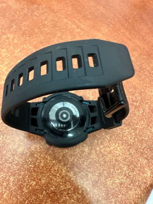 Samsung Watch 4 44mm + Spigen Rugged case worth R999