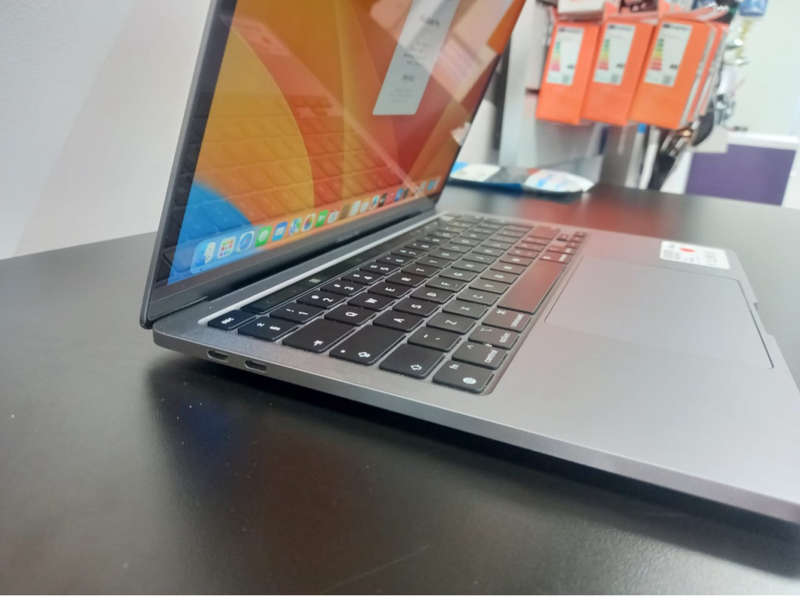MacBook Pro M2  (2022)(46 cycle count - NEW CONDITION)