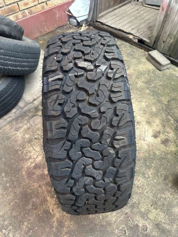 Off road tyres (265/65/18) 95% tyre tread