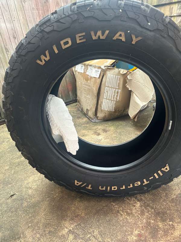 Off road tyres (265/65/18) 95% tyre tread