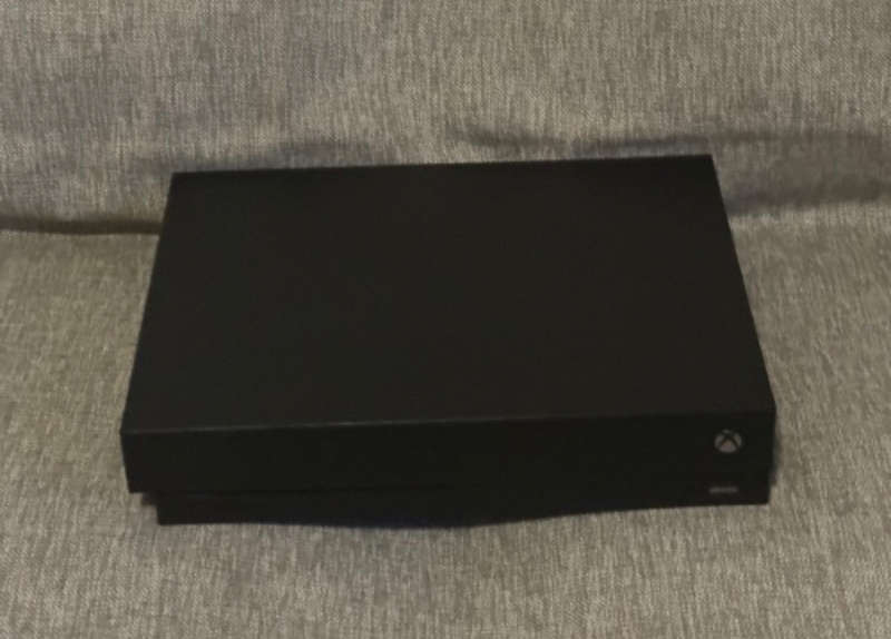 Xbox 1X 1tb (Free Gift Worth R999 included)