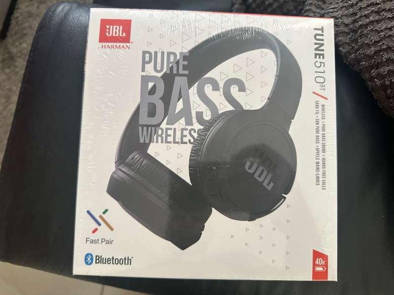 JBL Wireless On-Ear Headphones Over-ear Bluetooth Headphones Foldable (Black)
