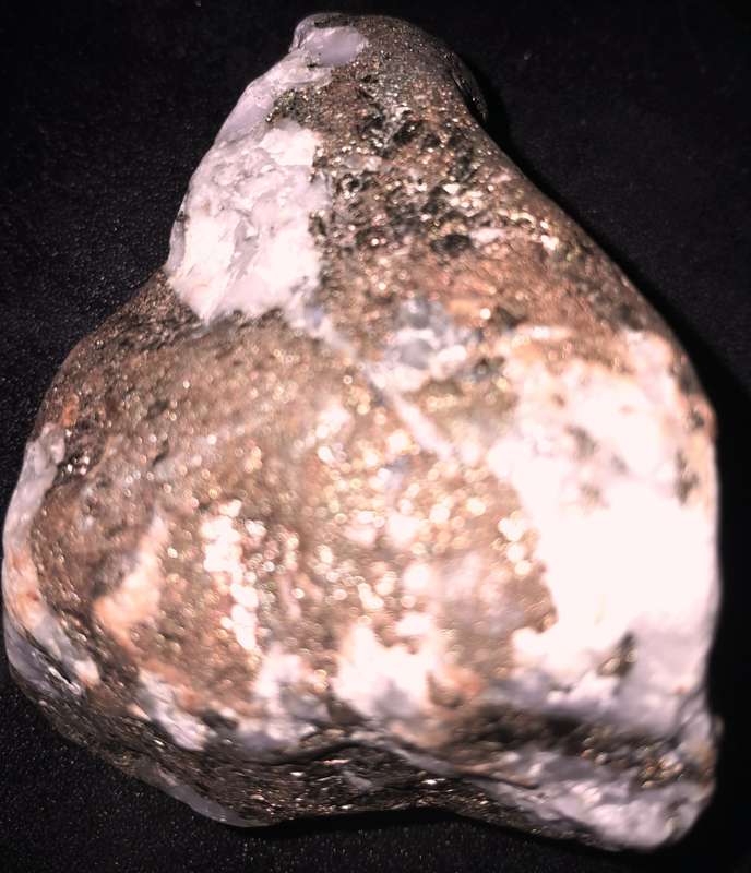 2 X HUGE WHITE QUARTZ ROCKS COLLECTORS SPECIMENS WITH YELLOW METAL TOTAL 491 GRAMS !!! OR MAKE OFFER