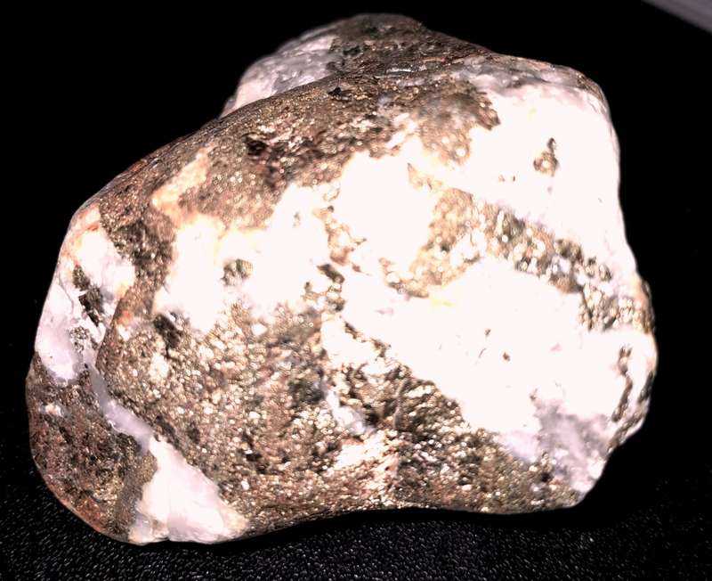 2 X HUGE WHITE QUARTZ ROCKS COLLECTORS SPECIMENS WITH YELLOW METAL TOTAL 491 GRAMS !!! OR MAKE OFFER