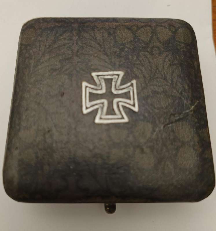 WORLD WAR 1 - IRON CROSS FIRST CLASS - WITH BOX --MAKERS MARKS