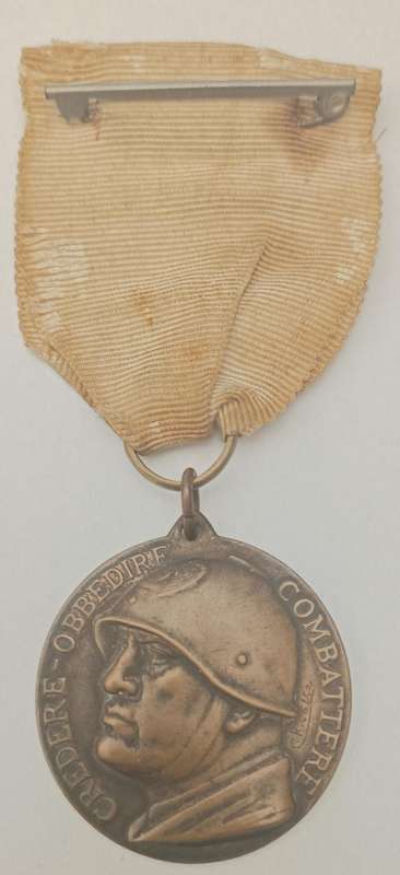 WW2 ITALIAN CREDERE-OBBIDIERE COMBATTERE MEDAL - MUSSOLINI