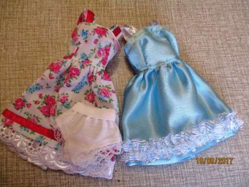 Barbie SUMMER HOLIDAY No5 : 6 outfits plus SLEEPING BAG and CARRY BAG.