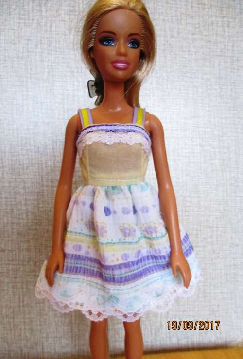 Barbie SUMMER HOLIDAY No5 : 6 outfits plus SLEEPING BAG and CARRY BAG.