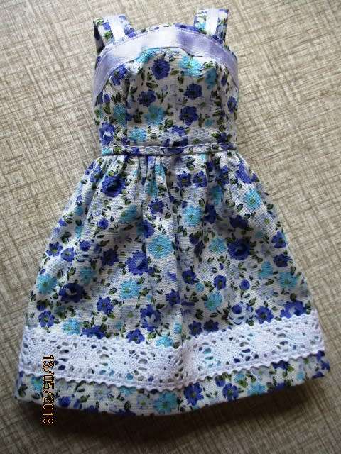Barbie doll's dress - blue floral