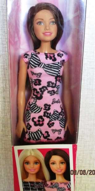 Barbie doll - NEW IN BOX - Brown hair