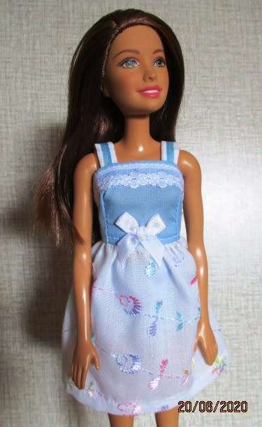 Barbie doll's sleeping bag and nightie set - blue/white