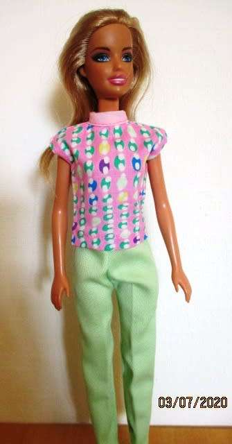 Barbie doll's winter warmers set - six pieces plus belt - green